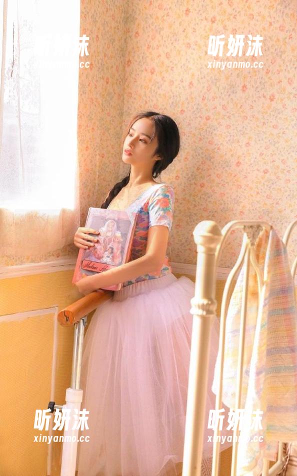 72斯黑丝写真作品合集，展现黑丝魅力与时尚的极致碰撞