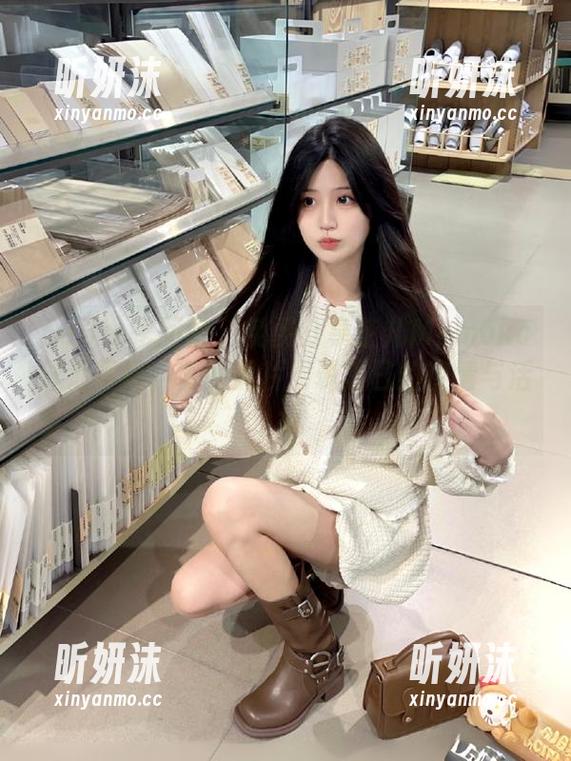 Feilin嗲囡囡-芷儿Momoko Feilin嗲囡囡 - 免费分享芷儿Momoko泳池写真,美丽照片展现夏日的热情与活力