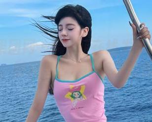 GIRLT果团网 - 龚玥菲在线发布眼镜作品，时尚与艺术的完美结合