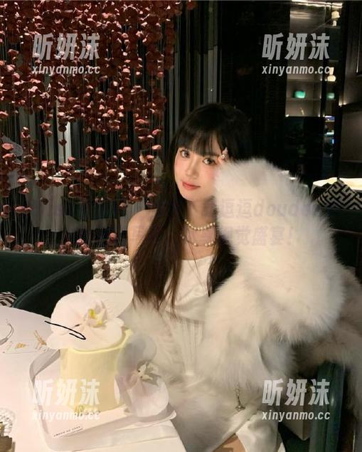 IMiss爱蜜社 - 免费下载逗逗doudou奶牛的精彩写真，尽享视觉盛宴！