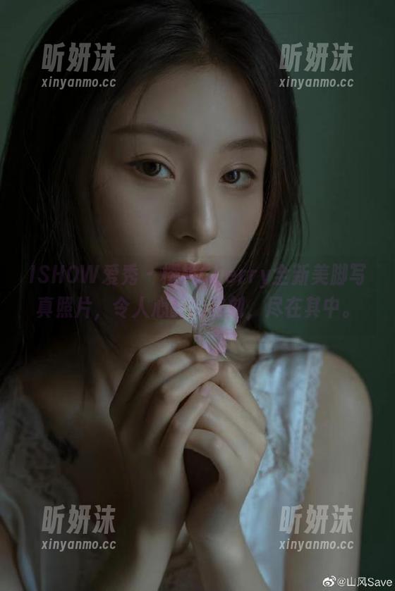 ISHOW爱秀 - 樱桃Cherry全新美脚写真照片，令人心醉的时刻，尽在其中。