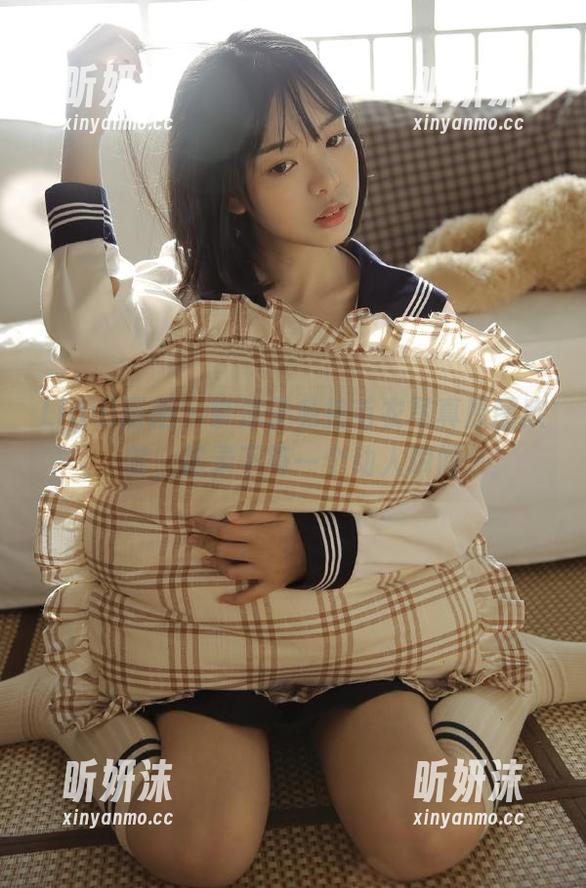 Ligui丽柜-奈沐子 Ligui丽柜 - 奈沐子私拍毛衣写真原图欣赏,记录下每一个动人瞬间