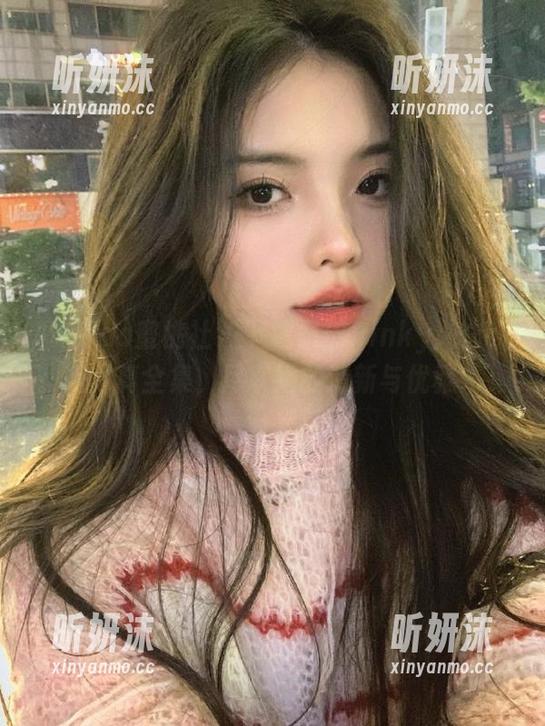 MiiTao蜜桃社 - 下载佩琦Pinky纯白系列写真全集，尽享她的清新与优雅！
