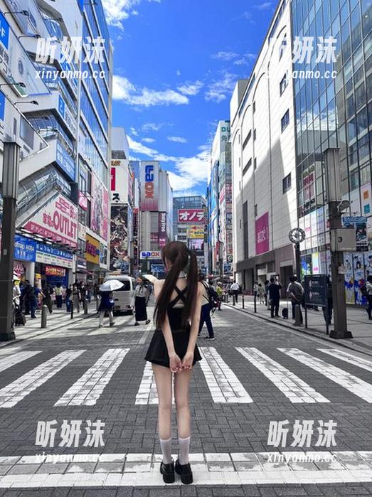MiiTao蜜桃社 - 在缇娜美Tinami的自拍写真中，观看不一样的自我探索之旅