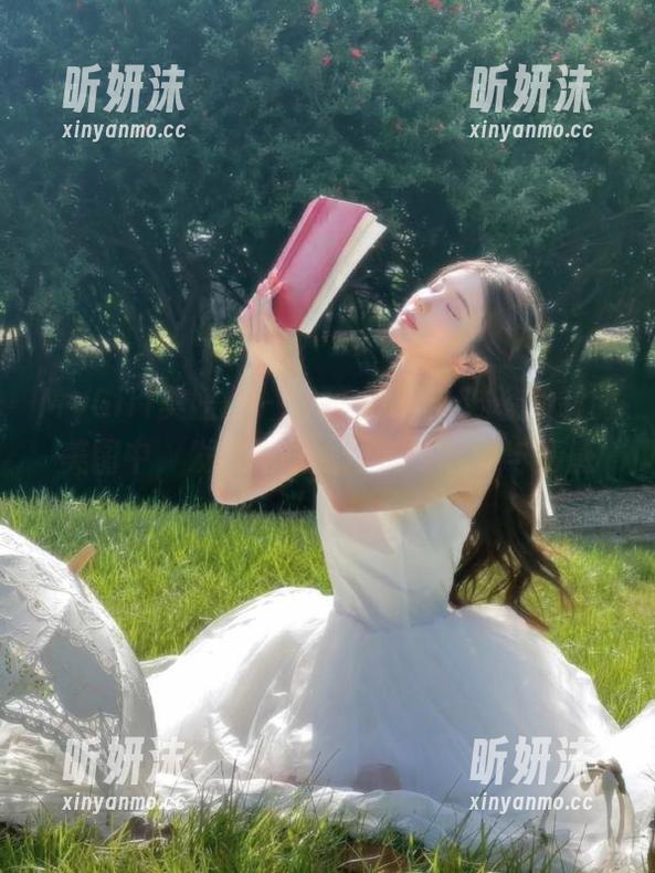 MyGirl美媛馆 - 沉醉在Love陆瓷的制服美图中，发现她图集背后的故事与情感