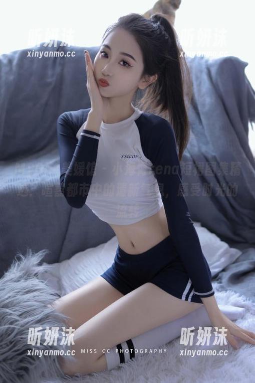 MyGirl美媛馆-小海臀rena MyGirl美媛馆 - 小海臀rena短裙图集精选:喧嚣都市中的清新气息,感受时光的流转