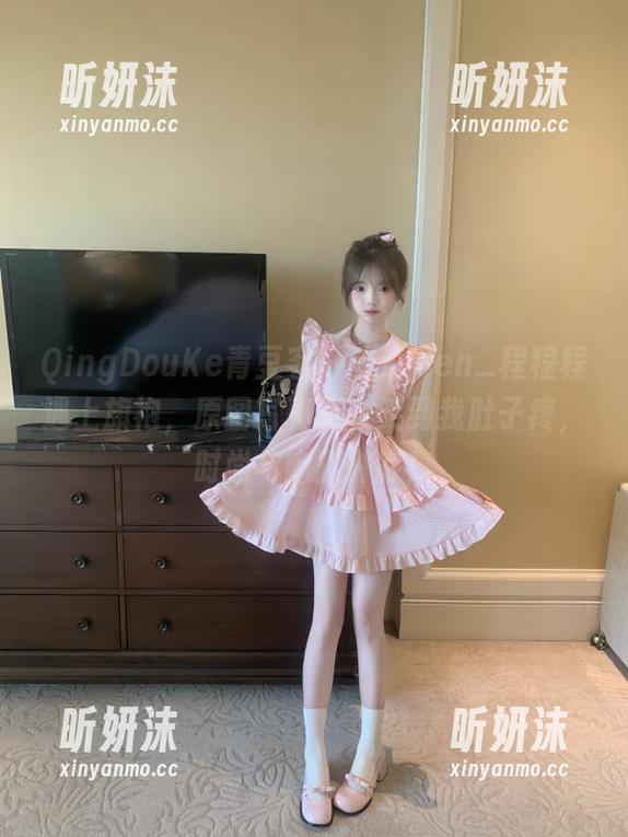 QingDouKe青豆客-Kiren_程程程 QingDouKe青豆客 - 当Kiren_程程程遇上旗袍,原图写真简直笑到我肚子疼,时尚与幽默并存!