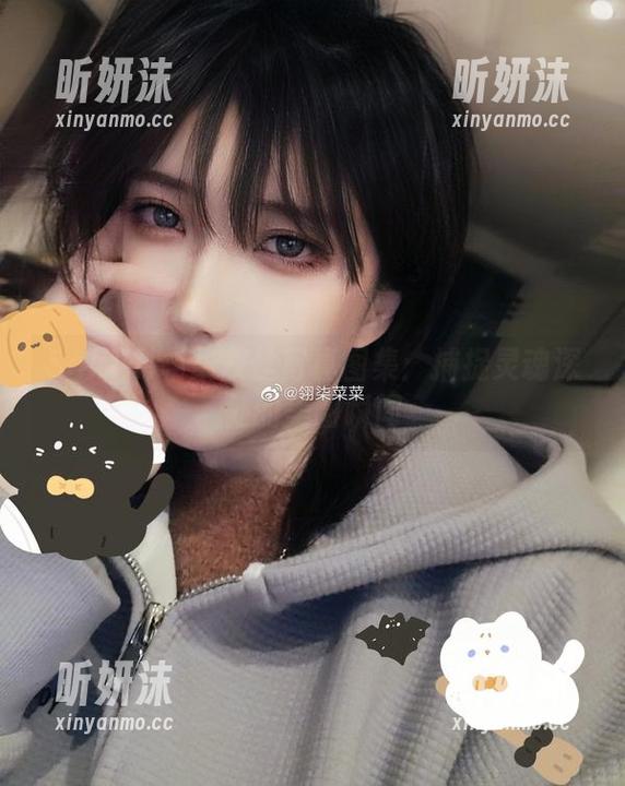 Sakiiii翎柒灰丝写真图集：捕捉灵魂深处的美丽瞬间