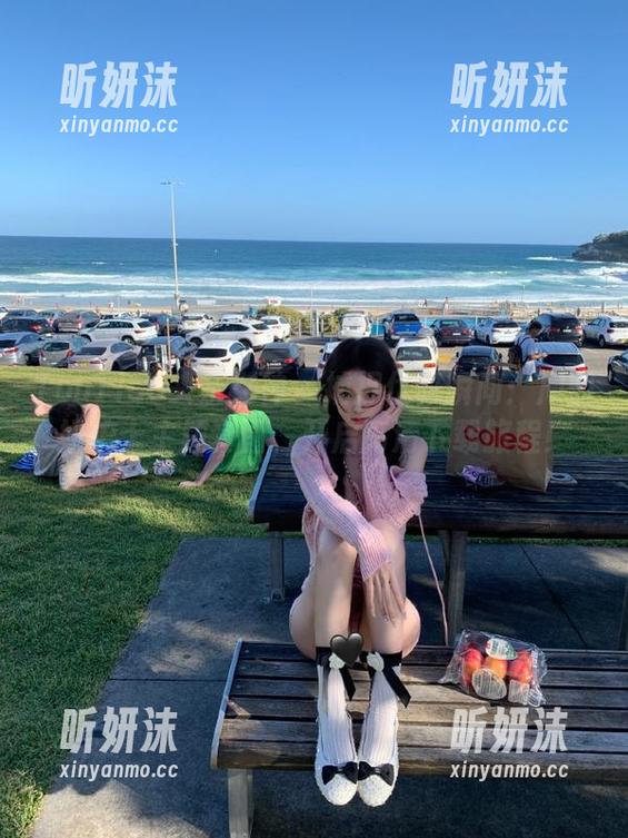 TouTiao头条女神-周熙妍 TouTiao头条女神 - 捕捉优雅瞬间:周熙妍护士主题套图,开启高清下载旅程!
