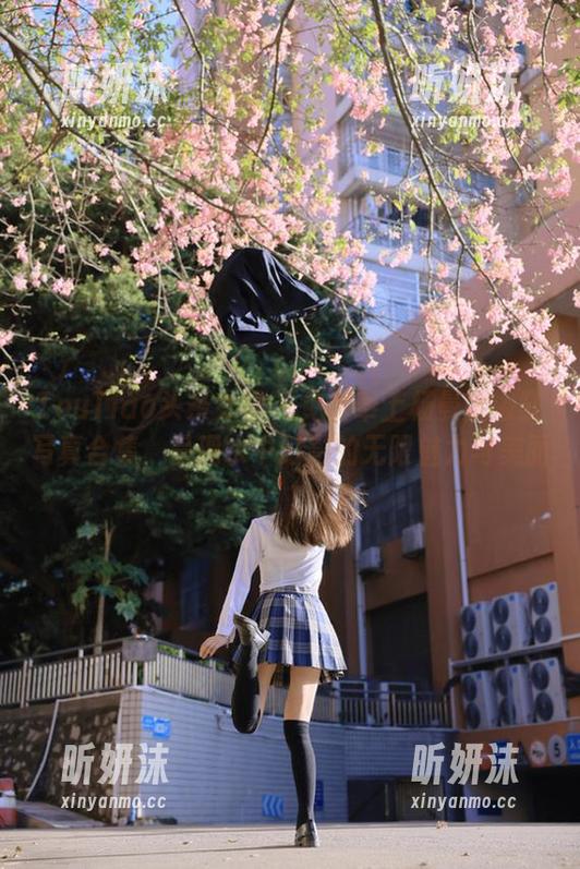 TouTiao头条女神 - 免费奉上杨曼妮浴缸写真合集，呈现水中幻影的无限魅力与美丽