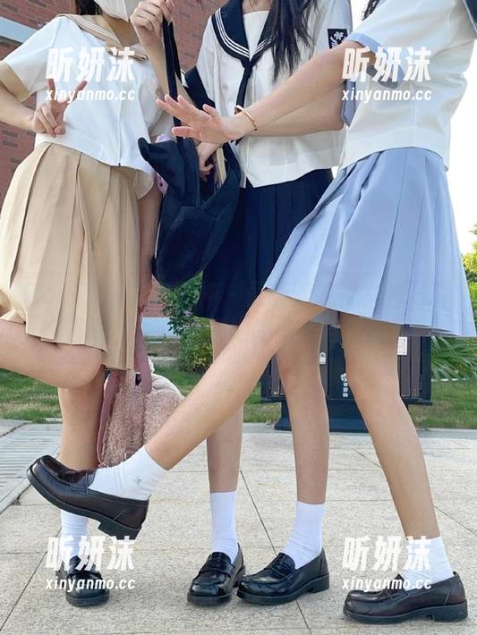 TouTiao头条女神 - 最新樊安妮女神写真图包更新，捕捉她的柔美与风情！