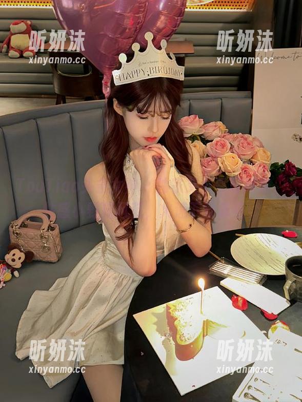 TouTiao头条女神 - 独家艾小青写真集，性感小野猫风范，火速下载享受！