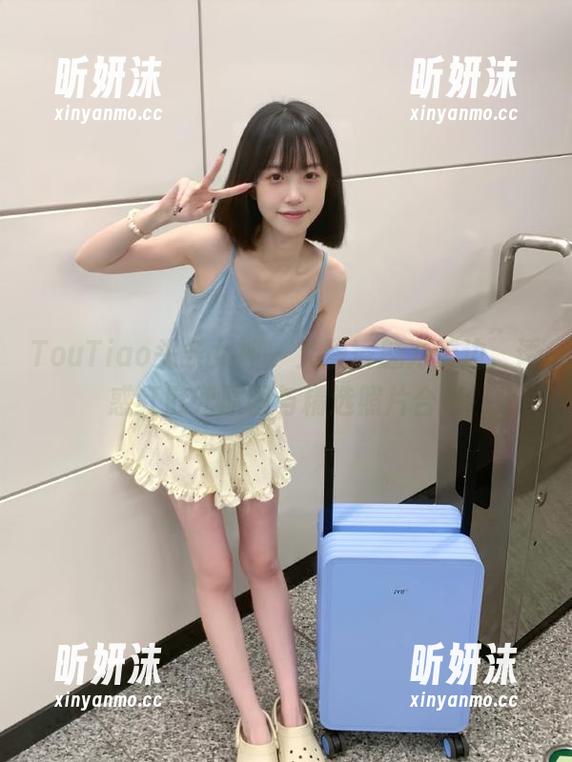 TouTiao头条女神 - 艾静香魅力无边，诱惑红肚兜原图与精选照片合集