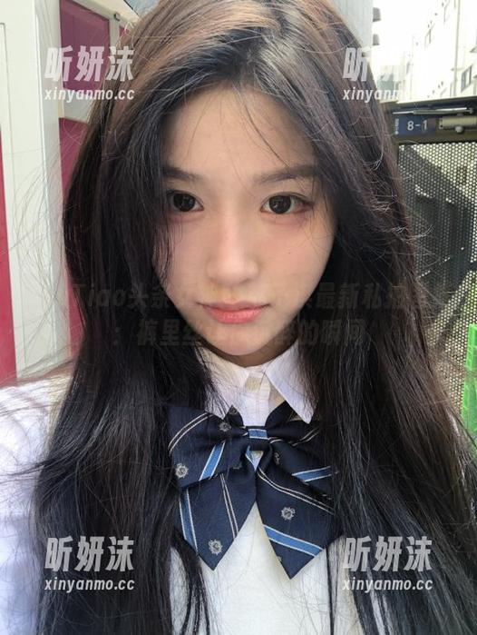 TouTiao头条女神 - 苏子淇最新私拍图集：裤里丝让你沉醉的瞬间