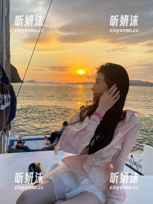 UGirls尤果网 - 尤菲儿泳装艺术写真合集，捕捉夏日清凉瞬间的图包全解析