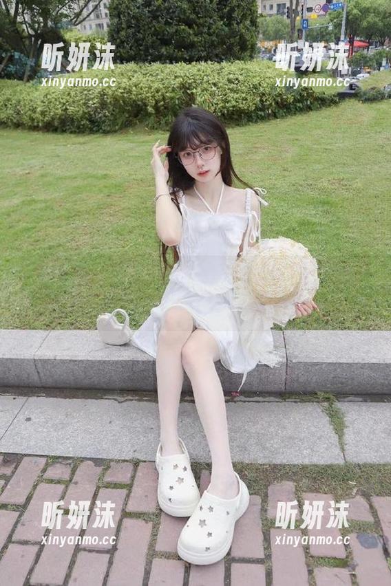 UGirls尤果网-李思宁 UGirls尤果网 - 想要时尚灵感?免费浏览李思宁牛仔裤写真,轻松掌握穿搭秘诀!