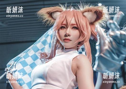 在Uki雨季的视角下，无圣光中的修女黑胶衣，她的魅力通过图片展现得淋漓尽致