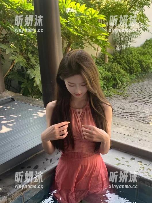 XIAOYU语画界 - 高清Chery绯月樱写真盛宴，分享她在死库水中散发的独特气质！