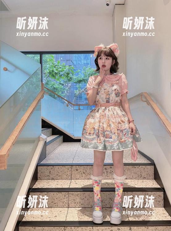 XINGYAN星颜社 - 在天台上的艺术时刻：潘思沁写真分享带你领略不同风格