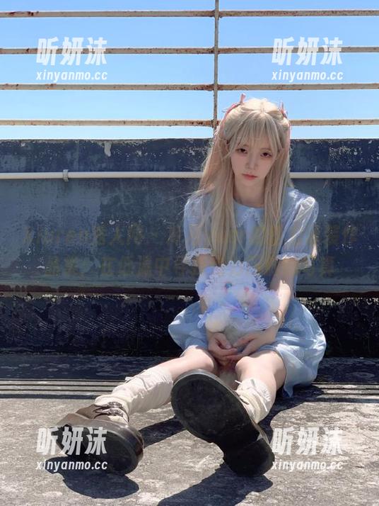 Xiuren秀人网 - 冷月yuer的魅力泳装作品集：在低温中寻找热力四射的写真