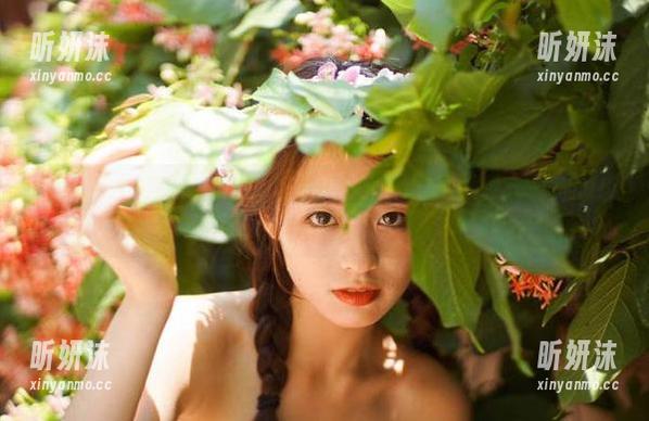 Xiuren秀人网-周大萌 Xiuren秀人网 - 周大萌的高跟鞋故事:私拍美图展现不一样的时尚之路