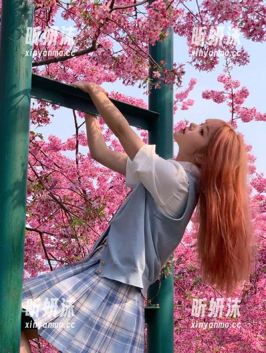 Xiuren秀人网 - 感受娜娜baby的最新女友风采：精彩写真照片新鲜出炉