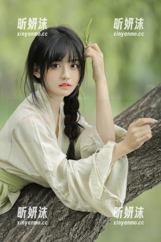 Xiuren秀人网-子纯儿Annie Xiuren秀人网 - 倾心万圣节:子纯儿Annie为你打造的原图与图包,发现节日中独特的风情!