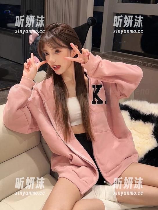 Xiuren秀人网 - 颠覆传统！小海臀Rena内衣套图合集，感受她在镜头前的魅惑与风情，你敢不收藏？