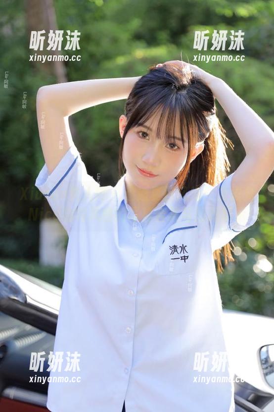 Xiuren秀人网 - 邂逅夏日风情：张思允Nice独特风格的写真合集与图册展示