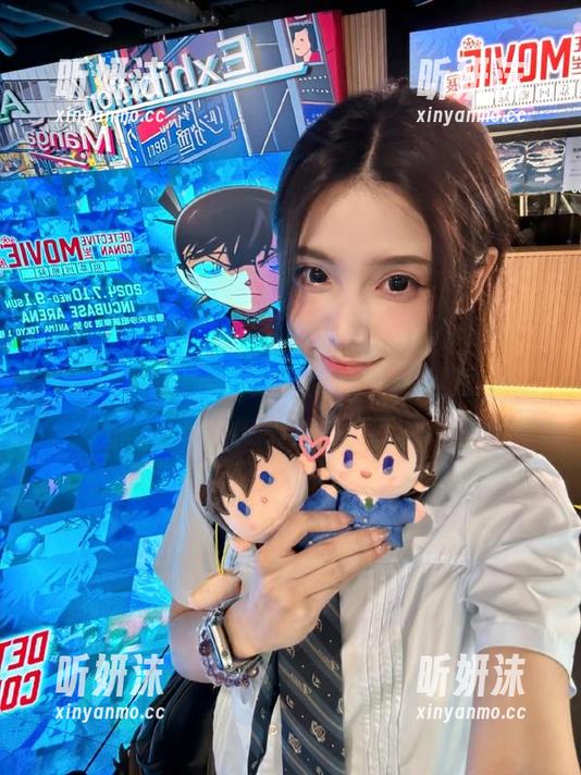 Xiuren秀人网-李梓熙 Xiuren秀人网 - 李梓熙:她的女王写真作品集,传递出无与伦比的自信与女性魅力!