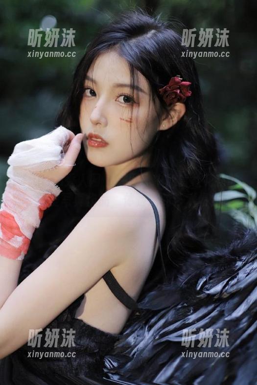 Xiuren秀人网 - 在网盘中欣赏杜花花的浴室写真作品，体验她的艺术情怀