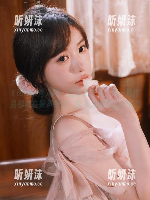 Xiuren秀人网-林文文 Xiuren秀人网 - 温柔林文文:每一幅作品都像在轻声细语,散发无限美图的魅力