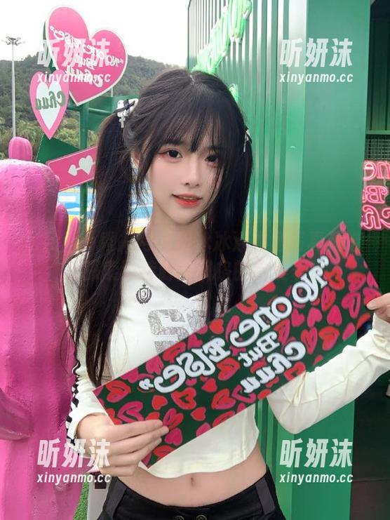 Xiuren秀人网-田冰冰 Xiuren秀人网 - 田冰冰连衣裙写真精选,探索独特时尚风格的完美表达
