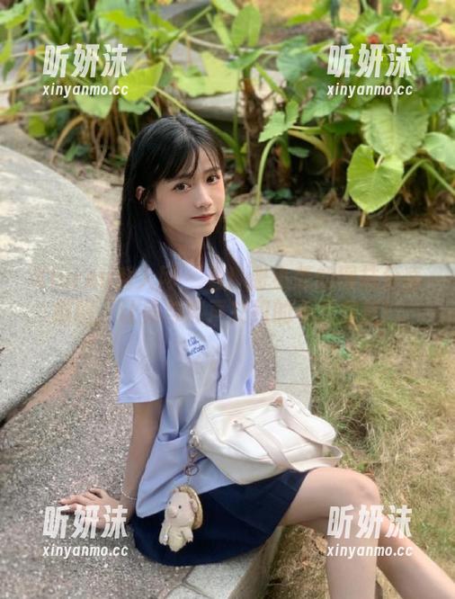 Xiuren秀人网-谢小蒽 Xiuren秀人网 - 看!谢小蒽的网袜分享原图,让美与笑声交织的不凡穿搭!