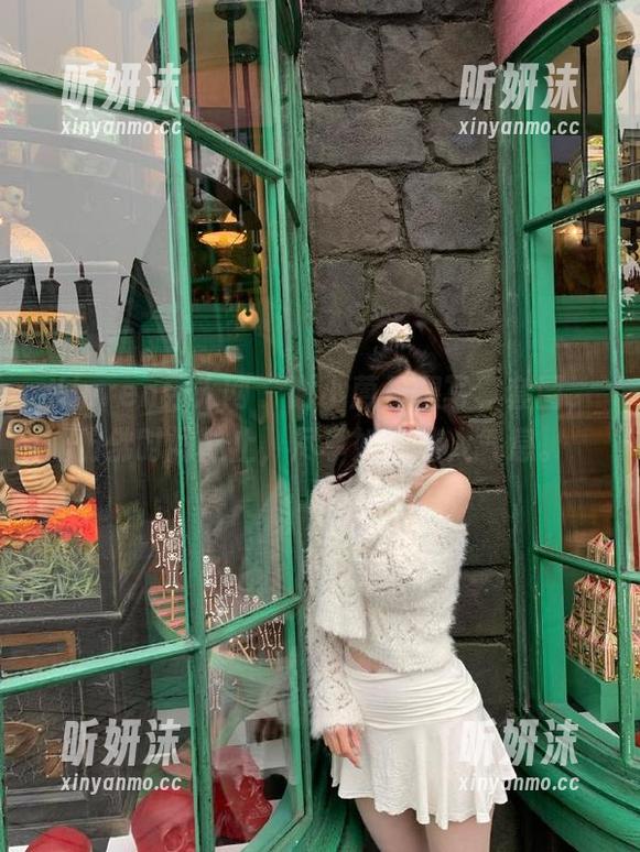 Xiuren秀人网-谢小蒽 Xiuren秀人网 - 谢小蒽长腿写真套图,仿佛时间静止,尽享她的迷人气息。