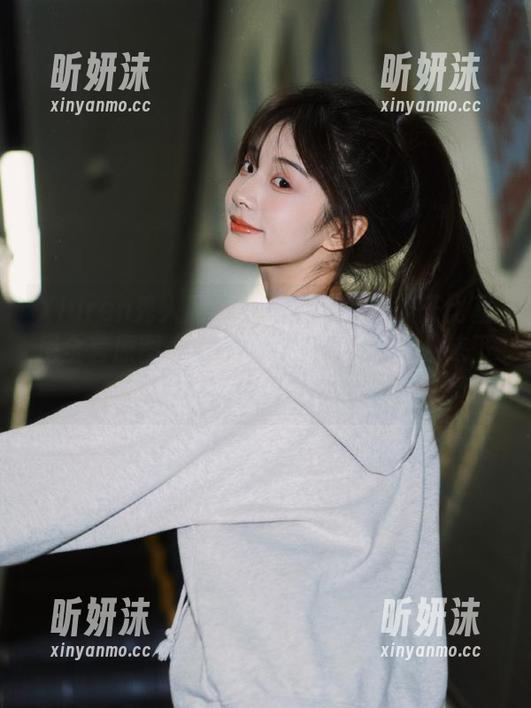 Xiuren秀人网 - 从未见过的软软子比基尼全套原图，破解她的魅力密码，快来下载收藏吧！