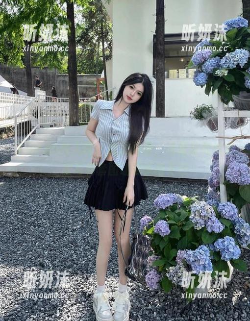 Xiuren秀人网-还是陈梵妮 Xiuren秀人网 - 绽放青春,还是陈梵妮皮衣写真套图让你惊艳不已