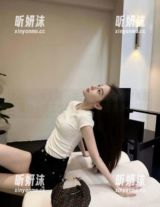 Xiuren秀人网-鱼子酱fish Xiuren秀人网 - 鱼子酱fish办公室美图精选:在工作中发现生活的美好瞬间