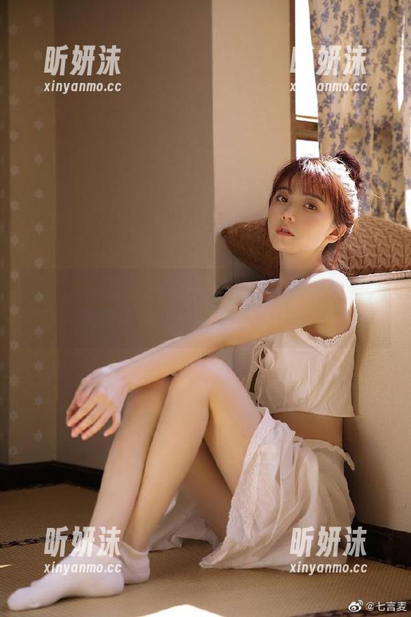 YALAYI雅拉伊 - 最新肉丝写真集更新，蛋蛋教你如何在镜头前做自己