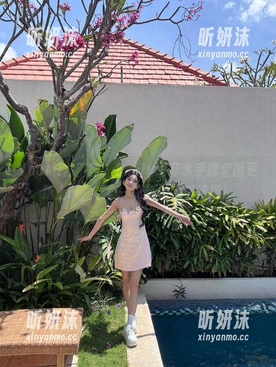 YouMi尤蜜荟 - Emily尹菲水手服套图更新上市，让每一张都是完美选择！