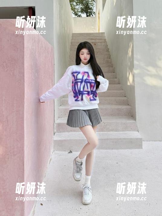YouMi尤蜜荟-周大萌 YouMi尤蜜荟 - 爱上周大萌的圣诞高清壁纸,给你的生活增添一份欢笑和色彩!