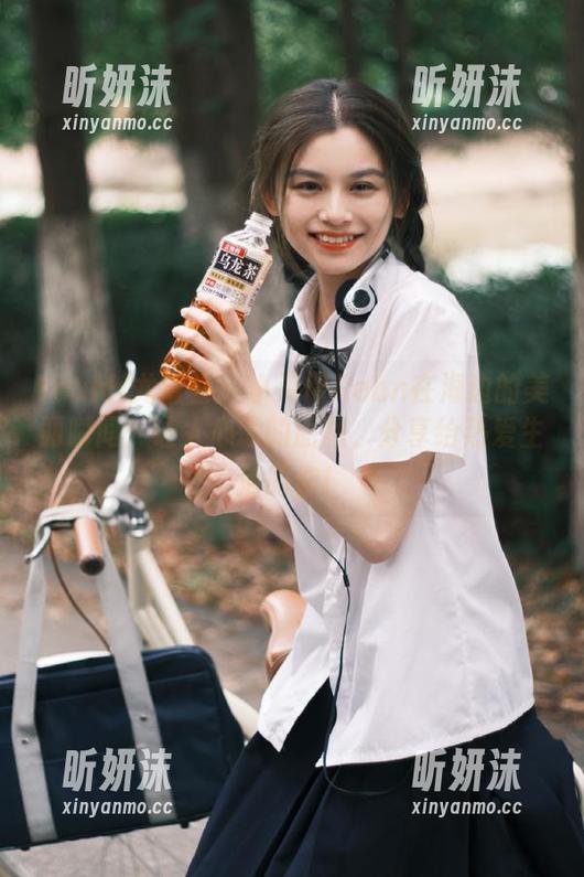 YouMi尤蜜荟 - 小海臀Rean在海边的美丽瞬间：让人心动的原图，分享给热爱生活的你！