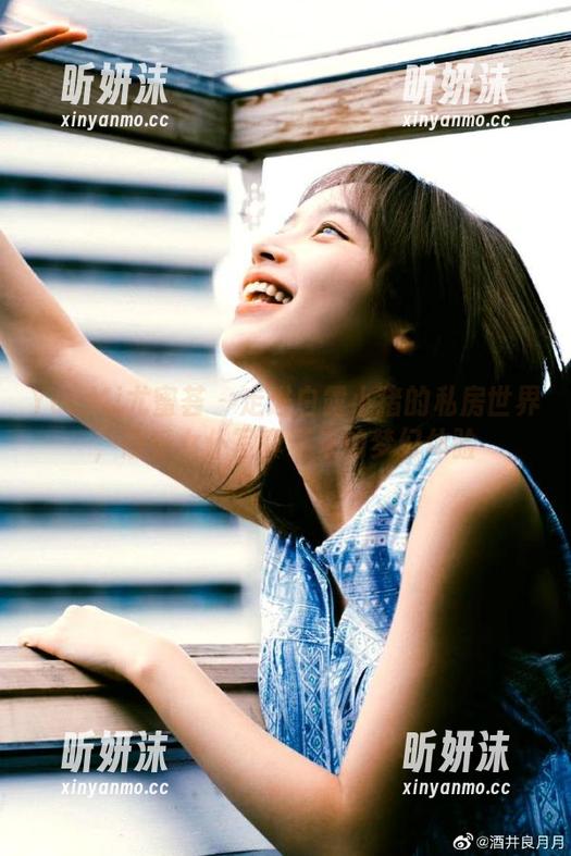 YouMi尤蜜荟 - 走进白露小猪的私房世界，感受女仆写真带来的梦幻体验