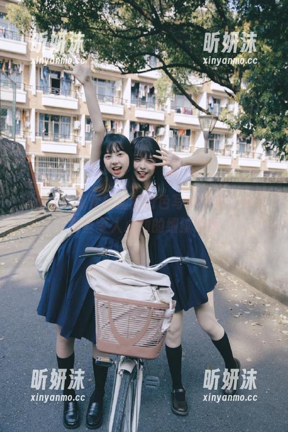 pans - 探索娃娃的白色写真世界：分享那些令人心动的细腻瞬间
