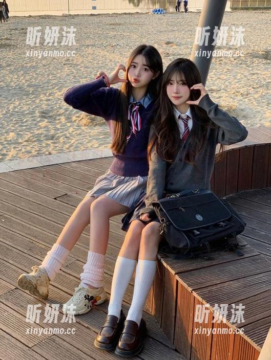 pans - 让我们一起欣赏小颖的肉丝系列，分享原图，感受她在摄影作品中的无限魅力与精彩瞬间！