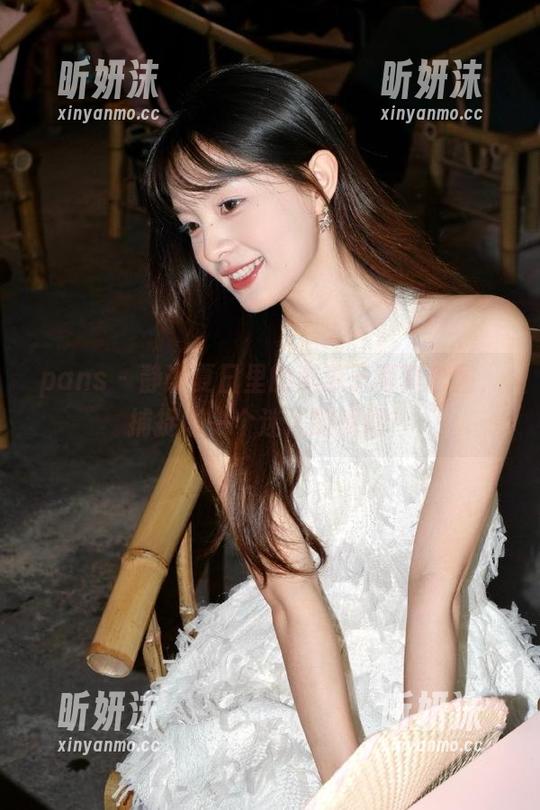 pans-美惠子 pans - 静谧夏日里的美惠子写真套图,捕捉每一个迷人的瞬间!