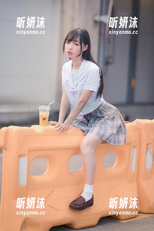 pans-雨涵 pans - 雨涵粉色写真合集:在美丽中解锁无尽的青春和活力