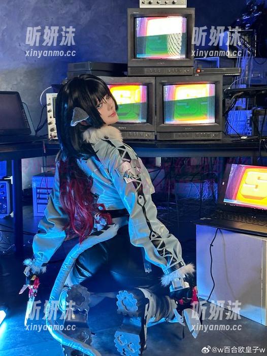 w百合欧皇子w 寻找灵感:w百合欧皇子w《明日方舟轻风LB01红》写真合集的魅力解析