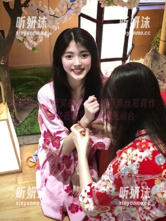 不爱笑的赛琳 微密圈 - 不爱笑的赛琳的渔网黑丝写真作品集:性感与艺术的完美融合