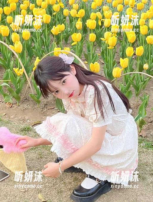 微密圈 - 私拍女仆不爱笑的赛琳：用镜头记录下她每一分韵味的精美套图